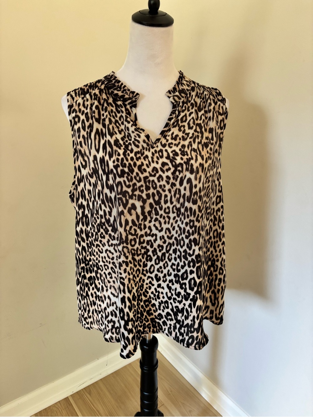 Spense Leopard Print Sleeveless Ruffle V-Neck Top